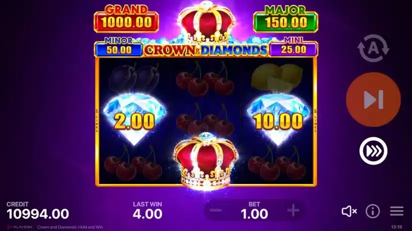 Crown & Diamonds: Hold and Win slot screenshot 3